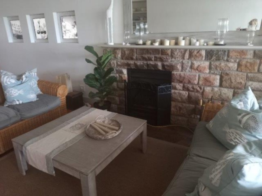 To Let 4 Bedroom Property for Rent in Onrus Western Cape